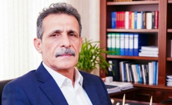 إبراهيم علي: غربة الذات وتحولات الهوية في نص 